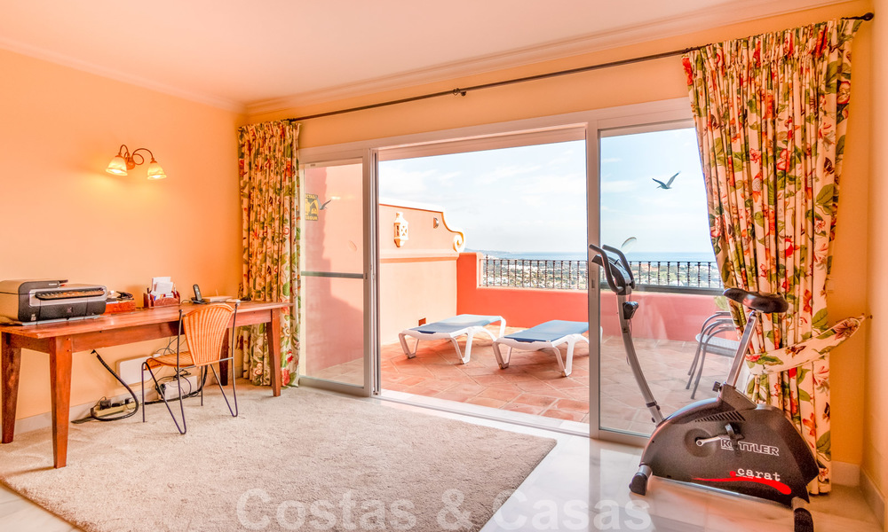 Prachtig penthouse appartement met panoramisch uitzicht op zee en de bergen te koop in Benahavis - Marbella 20244
