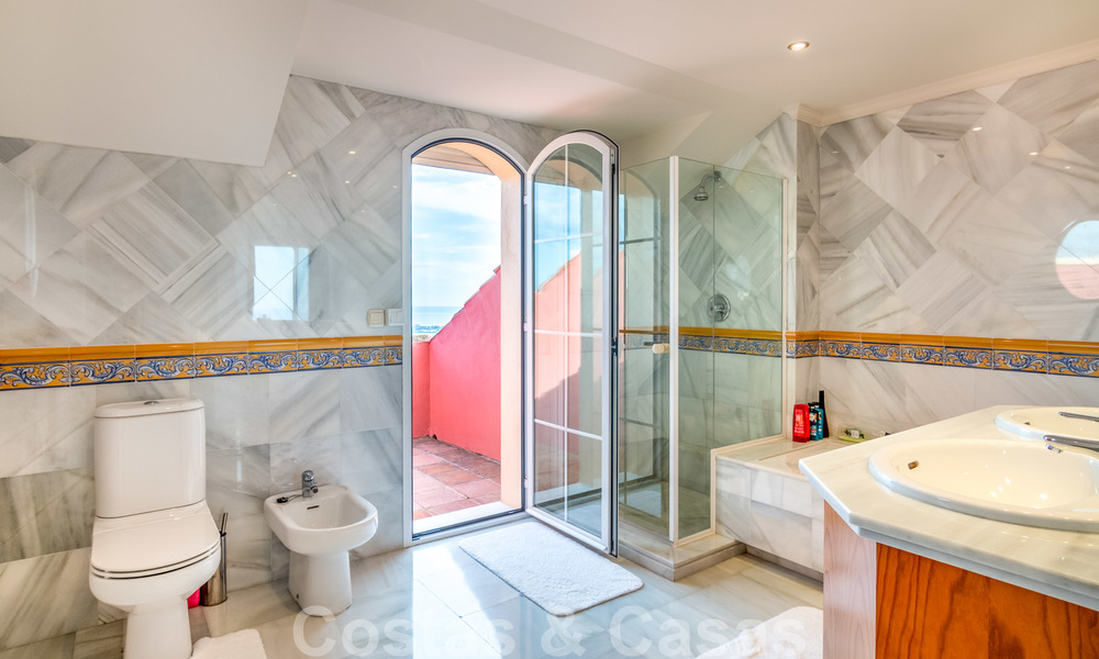 Prachtig penthouse appartement met panoramisch uitzicht op zee en de bergen te koop in Benahavis - Marbella 20246