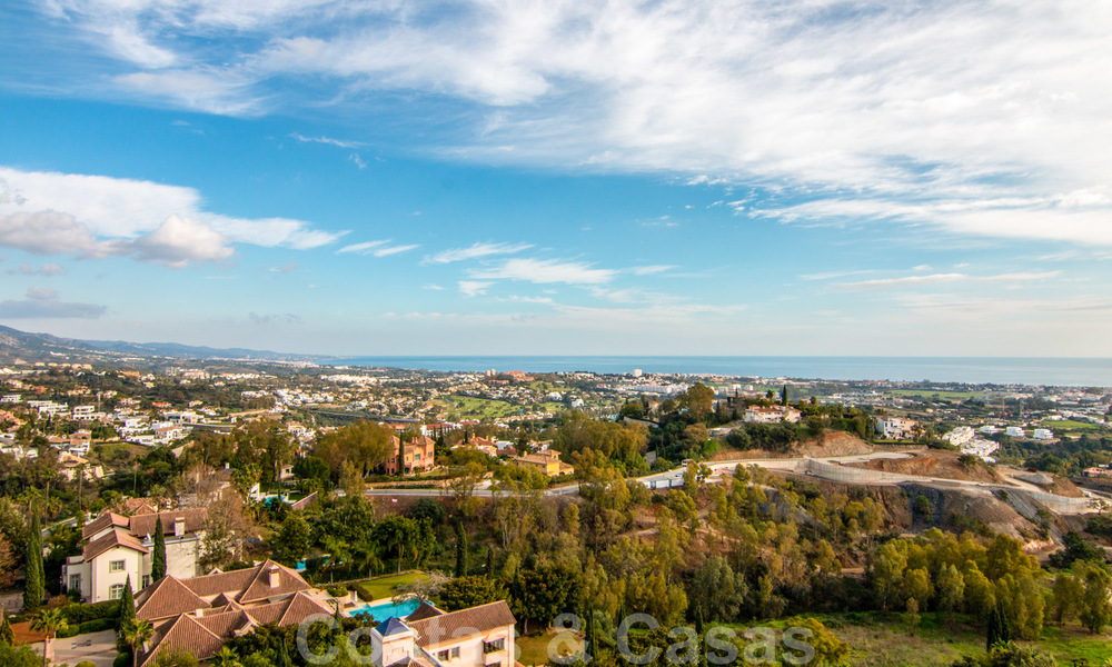 Prachtig penthouse appartement met panoramisch uitzicht op zee en de bergen te koop in Benahavis - Marbella 20248