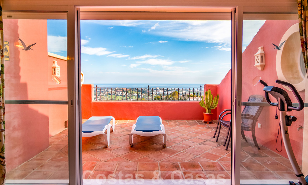 Prachtig penthouse appartement met panoramisch uitzicht op zee en de bergen te koop in Benahavis - Marbella 20251