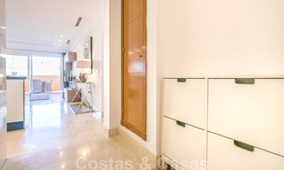 Mooi appartement met groot terras en prachtig uitzicht op zee te koop in een luxe complex met veel voorzieningen in Nueva Andalucia, Marbella 20097 