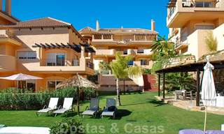Mooi appartement met groot terras en prachtig uitzicht op zee te koop in een luxe complex met veel voorzieningen in Nueva Andalucia, Marbella 20218 
