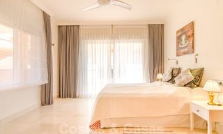 Ruim, volledig gerenoveerd appartement met zeezicht te koop in een luxe complex met talrijke voorzieningen in Nueva Andalucia, Marbella 20205 