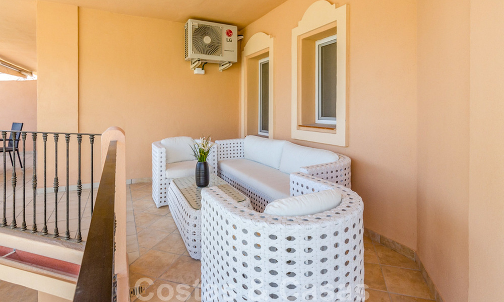 Ruim, volledig gerenoveerd appartement met zeezicht te koop in een luxe complex met talrijke voorzieningen in Nueva Andalucia, Marbella 20210