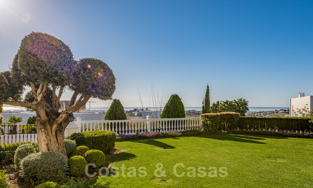 Luxevilla te koop in een klassieke stijl met zeezicht in een golfwijk in Marbella - Benahavis 41491