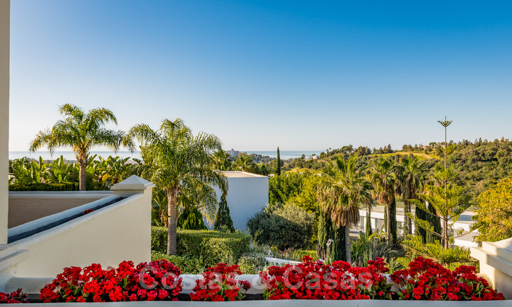 Luxevilla te koop in een klassieke stijl met zeezicht in een golfwijk in Marbella - Benahavis 41496