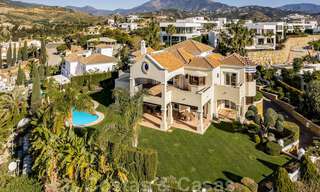 Luxevilla te koop in een klassieke stijl met zeezicht in een golfwijk in Marbella - Benahavis 41514 