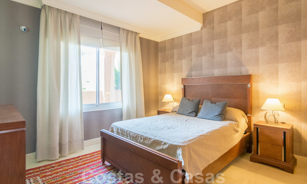 Elegant, recentelijk gerenoveerd appartement met mooi open uitzicht te koop in een prestigieus complex in Nueva Andalucía, Marbella 20295