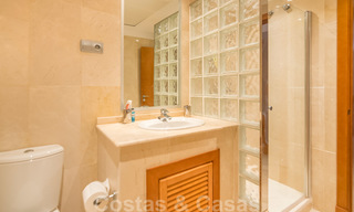 Elegant, recentelijk gerenoveerd appartement met mooi open uitzicht te koop in een prestigieus complex in Nueva Andalucía, Marbella 20297 