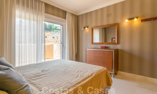 Elegant, recentelijk gerenoveerd appartement met mooi open uitzicht te koop in een prestigieus complex in Nueva Andalucía, Marbella 20300 