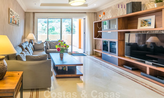 Elegant, recentelijk gerenoveerd appartement met mooi open uitzicht te koop in een prestigieus complex in Nueva Andalucía, Marbella 20302 