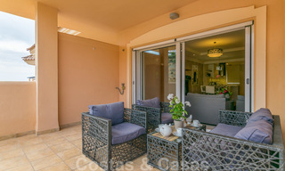 Elegant, recentelijk gerenoveerd appartement met mooi open uitzicht te koop in een prestigieus complex in Nueva Andalucía, Marbella 20314 