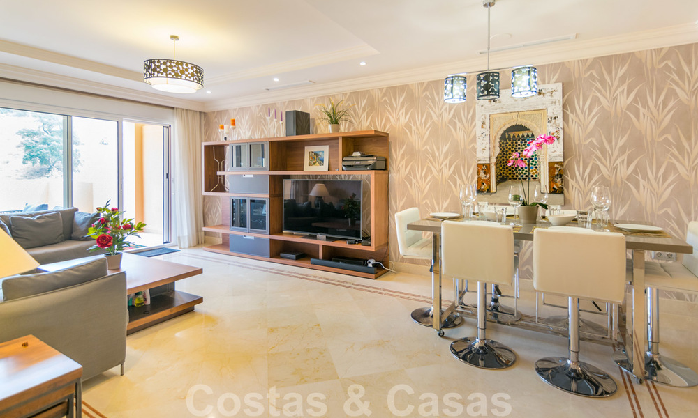 Elegant, recentelijk gerenoveerd appartement met mooi open uitzicht te koop in een prestigieus complex in Nueva Andalucía, Marbella 20319