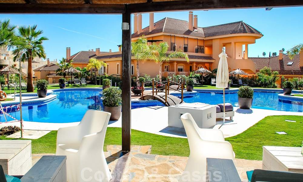 Elegant, recentelijk gerenoveerd appartement met mooi open uitzicht te koop in een prestigieus complex in Nueva Andalucía, Marbella 20375