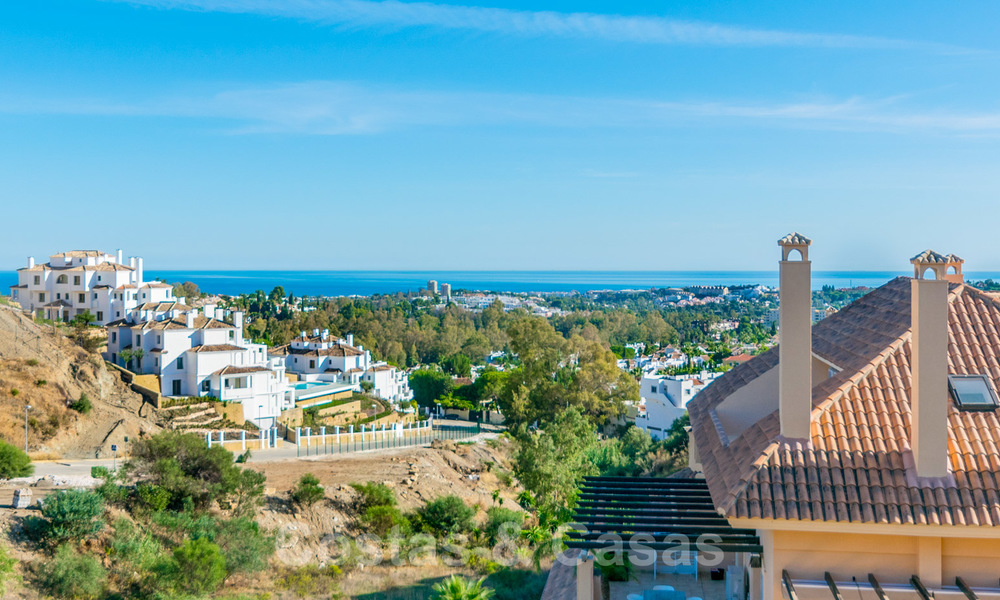 Zeldzaam, zeer mooi penthouse appartement met groot terras en adembenemend zeezicht te koop in Nueva Andalucia, Marbella 20328