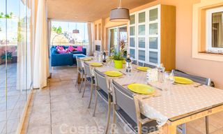 Zeldzaam, zeer mooi penthouse appartement met groot terras en adembenemend zeezicht te koop in Nueva Andalucia, Marbella 20335 