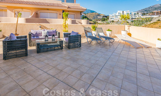 Zeldzaam, zeer mooi penthouse appartement met groot terras en adembenemend zeezicht te koop in Nueva Andalucia, Marbella 20345 
