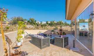 Zeldzaam, zeer mooi penthouse appartement met groot terras en adembenemend zeezicht te koop in Nueva Andalucia, Marbella 20346 