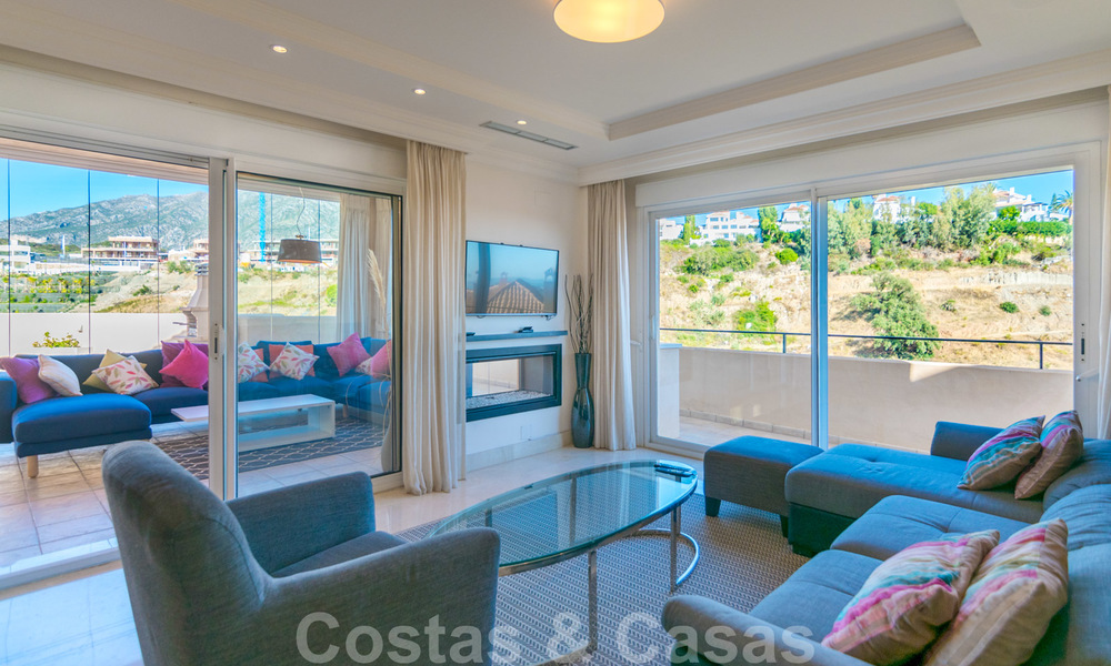 Zeldzaam, zeer mooi penthouse appartement met groot terras en adembenemend zeezicht te koop in Nueva Andalucia, Marbella 20355