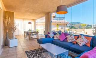 Zeldzaam, zeer mooi penthouse appartement met groot terras en adembenemend zeezicht te koop in Nueva Andalucia, Marbella 20361 