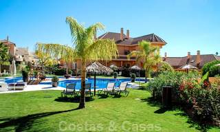 Zeldzaam, zeer mooi penthouse appartement met groot terras en adembenemend zeezicht te koop in Nueva Andalucia, Marbella 20383 