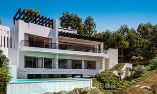 Prachtige kavel voor nieuwbouw villa projecten met goedgekeurde bouwvergunning en panoramisch zeezicht te koop in Elviria, Oost Marbella 36445 