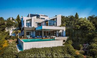 Prachtige kavel voor nieuwbouw villa projecten met goedgekeurde bouwvergunning en panoramisch zeezicht te koop in Elviria, Oost Marbella 36447 