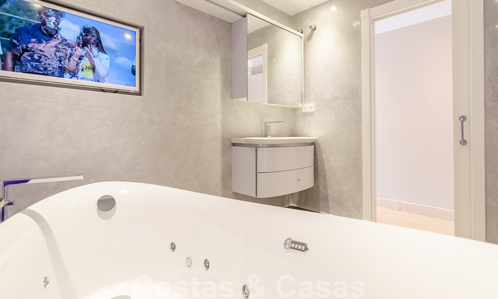 Aantrekkelijk, volledig gerenoveerd appartement in een prestigieus complex te koop, Nueva Andalucia, Marbella 20636