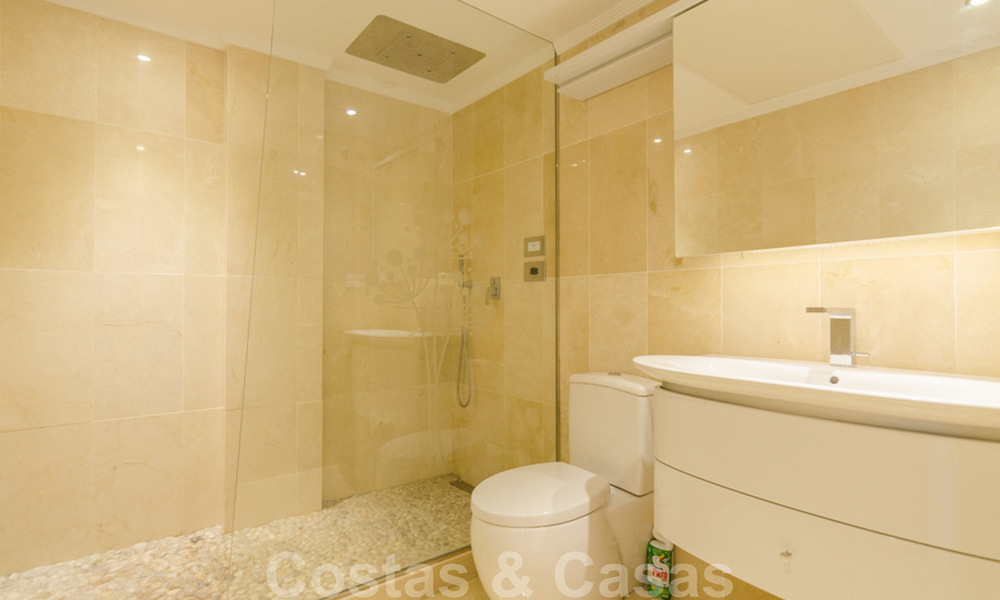 Aantrekkelijk, volledig gerenoveerd appartement in een prestigieus complex te koop, Nueva Andalucia, Marbella 20657