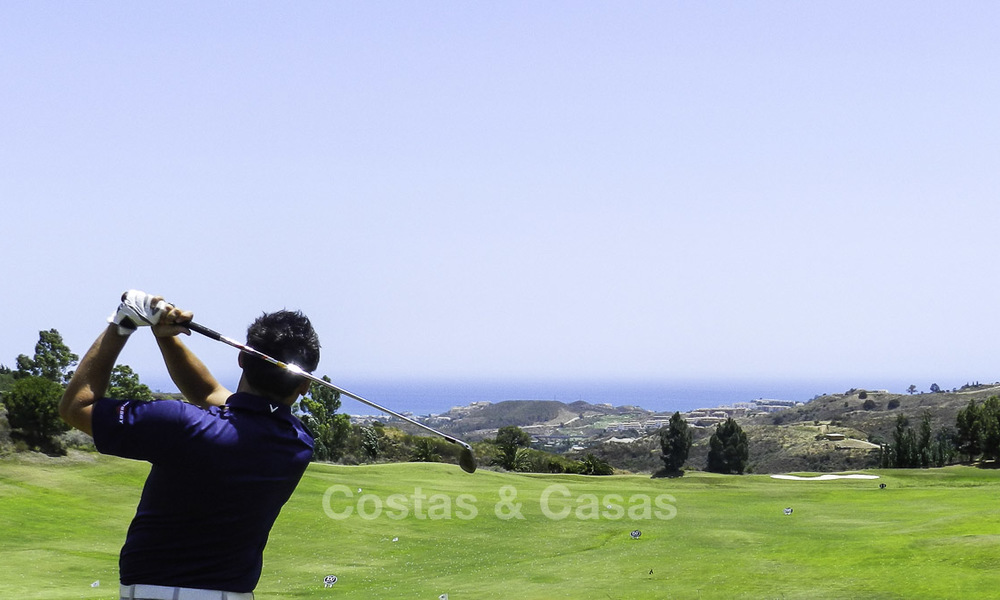 Aantrekkelijk zuidgericht bouwperceel te koop, met spectaculaire vergezichten, in een golfresort van wereldklasse, Mijas, Costa del Sol 20701