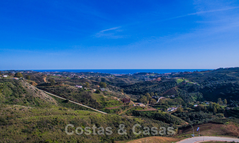 Aantrekkelijk zuidgericht bouwperceel te koop, met spectaculaire vergezichten, in een golfresort van wereldklasse, Mijas, Costa del Sol 24097