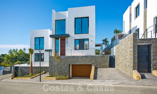 Gloednieuwe moderne half vrijstaande villa's met oogstrelend zeezicht te koop, Oost Marbella 20570 