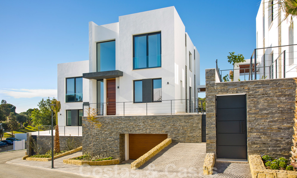 Gloednieuwe moderne half vrijstaande villa's met oogstrelend zeezicht te koop, Oost Marbella 20572