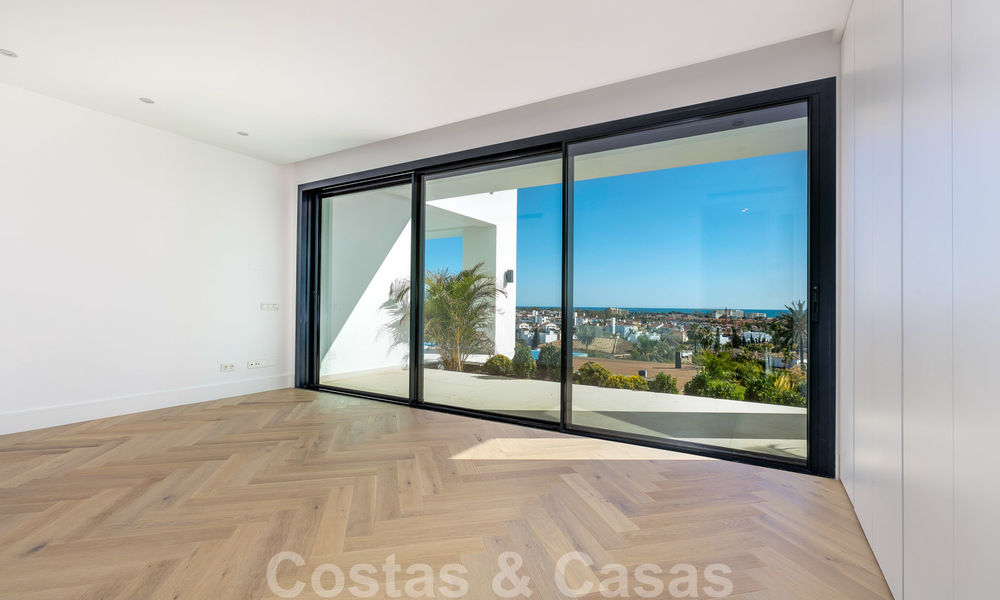 VERKOCHT. Super luxueuze eigentijdse villa met uitzicht op zee en bergen te koop in de Gouden Driehoek van Benahavis, Estepona, Marbella 20763