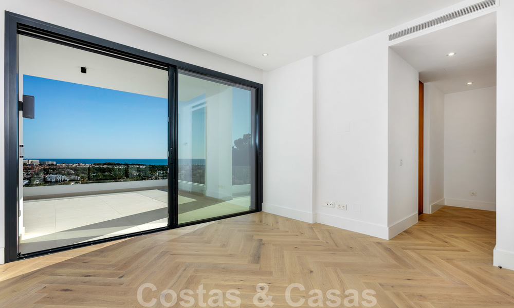 VERKOCHT. Super luxueuze eigentijdse villa met uitzicht op zee en bergen te koop in de Gouden Driehoek van Benahavis, Estepona, Marbella 20774