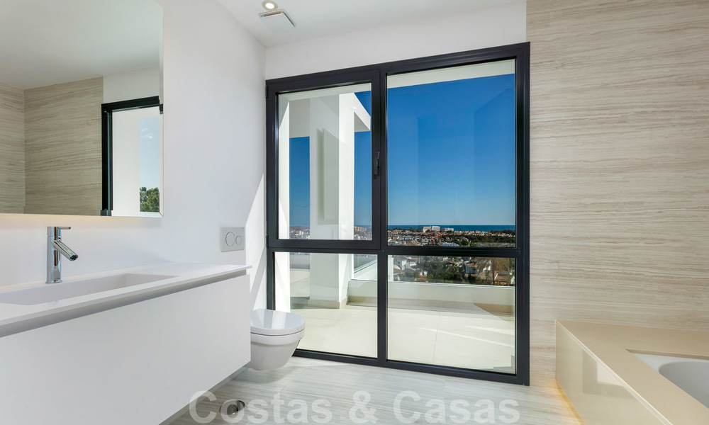 VERKOCHT. Super luxueuze eigentijdse villa met uitzicht op zee en bergen te koop in de Gouden Driehoek van Benahavis, Estepona, Marbella 20775