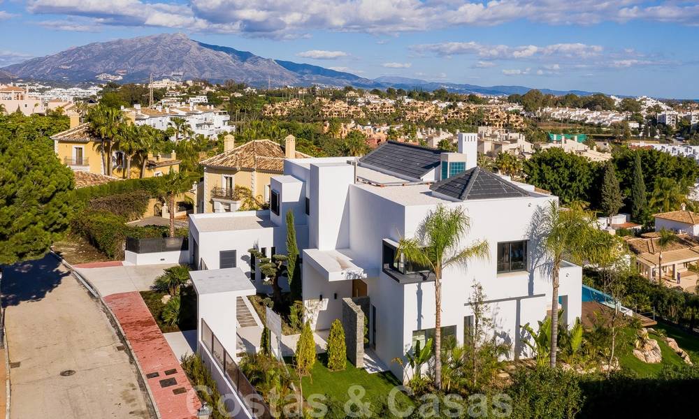 VERKOCHT. Super luxueuze eigentijdse villa met uitzicht op zee en bergen te koop in de Gouden Driehoek van Benahavis, Estepona, Marbella 20786