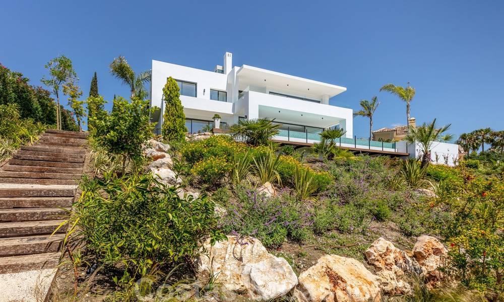 VERKOCHT. Super luxueuze eigentijdse villa met uitzicht op zee en bergen te koop in de Gouden Driehoek van Benahavis, Estepona, Marbella 25438