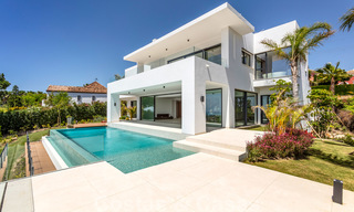 VERKOCHT. Super luxueuze eigentijdse villa met uitzicht op zee en bergen te koop in de Gouden Driehoek van Benahavis, Estepona, Marbella 25443 