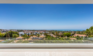 VERKOCHT. Super luxueuze eigentijdse villa met uitzicht op zee en bergen te koop in de Gouden Driehoek van Benahavis, Estepona, Marbella 25448 