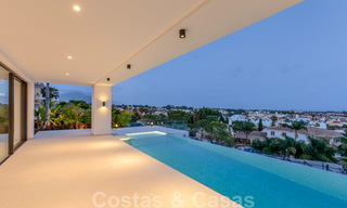 VERKOCHT. Super luxueuze eigentijdse villa met uitzicht op zee en bergen te koop in de Gouden Driehoek van Benahavis, Estepona, Marbella 25452 