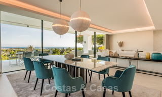 VERKOCHT. Super luxueuze eigentijdse villa met uitzicht op zee en bergen te koop in de Gouden Driehoek van Benahavis, Estepona, Marbella 29798 