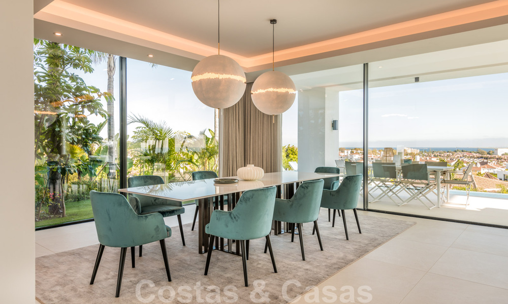 VERKOCHT. Super luxueuze eigentijdse villa met uitzicht op zee en bergen te koop in de Gouden Driehoek van Benahavis, Estepona, Marbella 29806