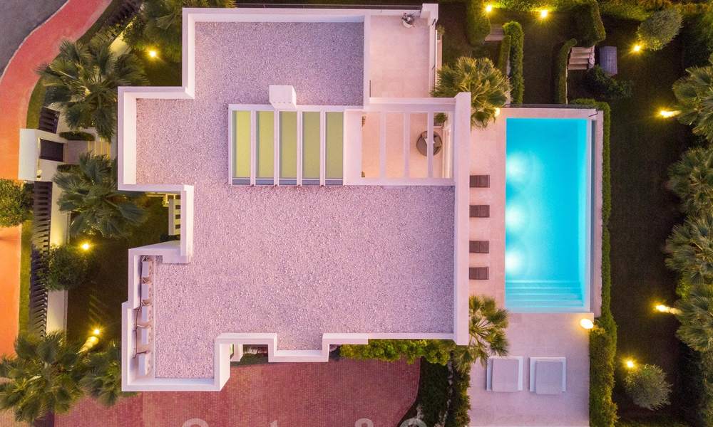Elegante eigentijdse luxe villa met zeezicht te koop in het gegeerde Nueva Andalucia, Marbella 20878