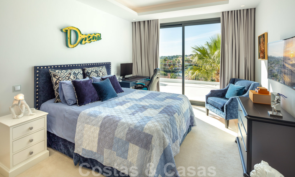 Elegante eigentijdse luxe villa met zeezicht te koop in het gegeerde Nueva Andalucia, Marbella 20885