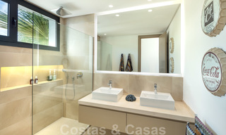 Elegante eigentijdse luxe villa met zeezicht te koop in het gegeerde Nueva Andalucia, Marbella 20886 