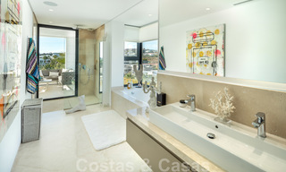 Elegante eigentijdse luxe villa met zeezicht te koop in het gegeerde Nueva Andalucia, Marbella 20889 