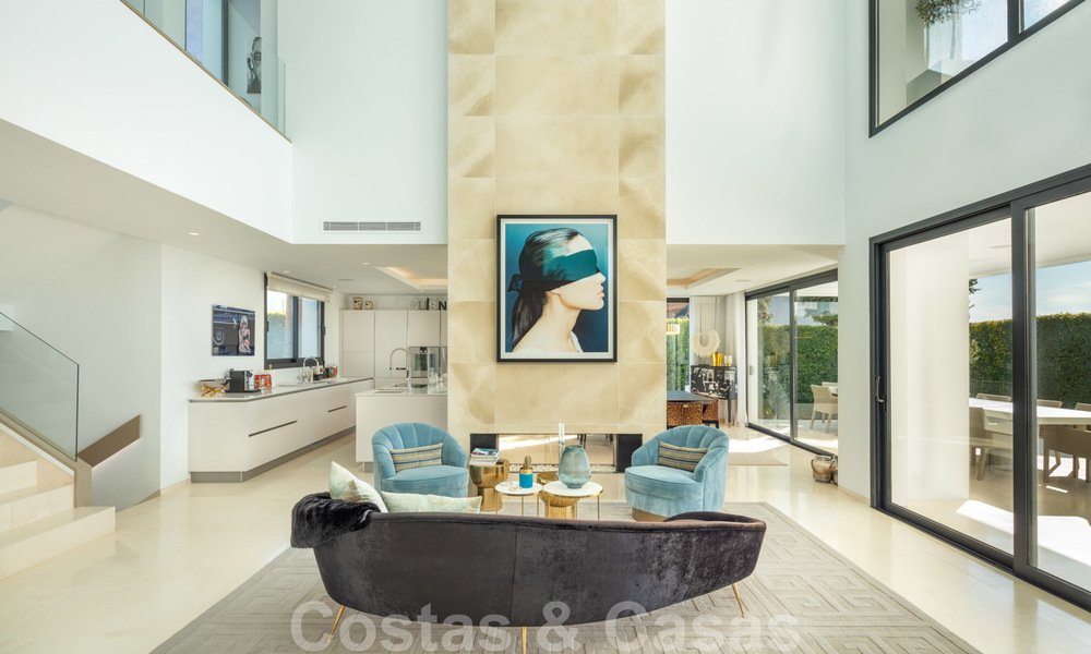 Elegante eigentijdse luxe villa met zeezicht te koop in het gegeerde Nueva Andalucia, Marbella 20894