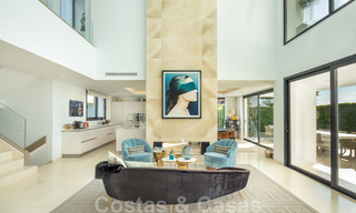 Elegante eigentijdse luxe villa met zeezicht te koop in het gegeerde Nueva Andalucia, Marbella 20894 