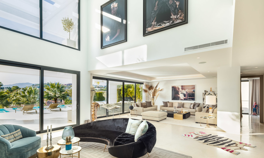 Elegante eigentijdse luxe villa met zeezicht te koop in het gegeerde Nueva Andalucia, Marbella 20895